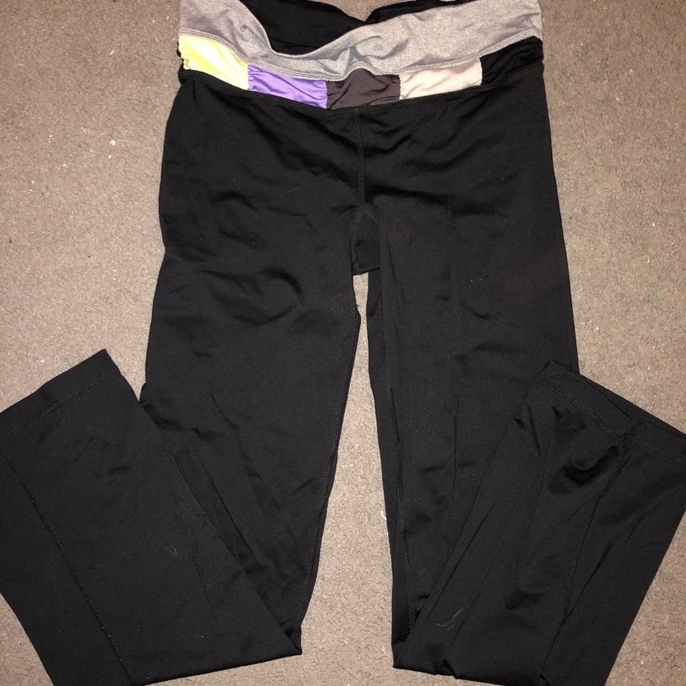 Black athletic yoga pants